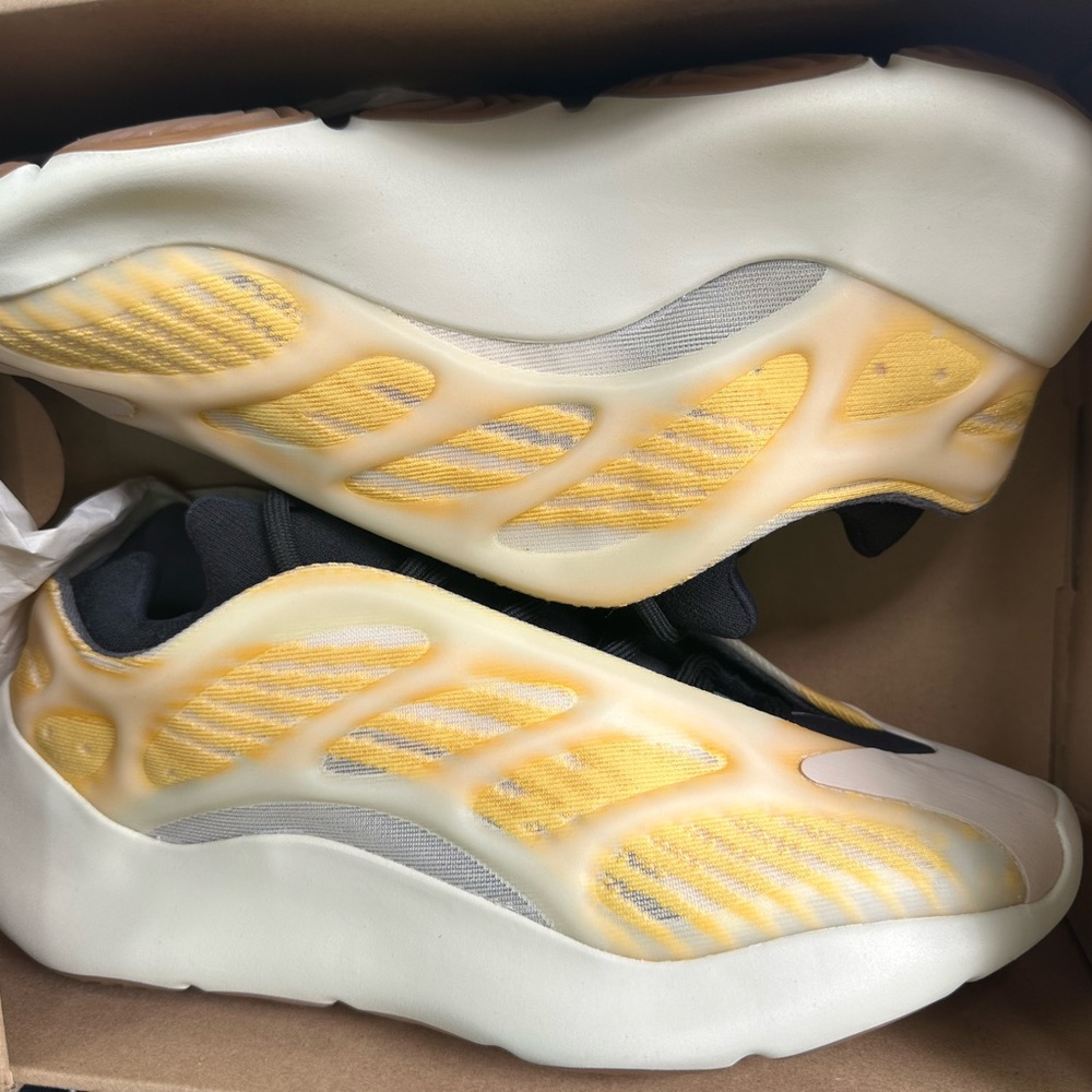Yeezy 700 v3